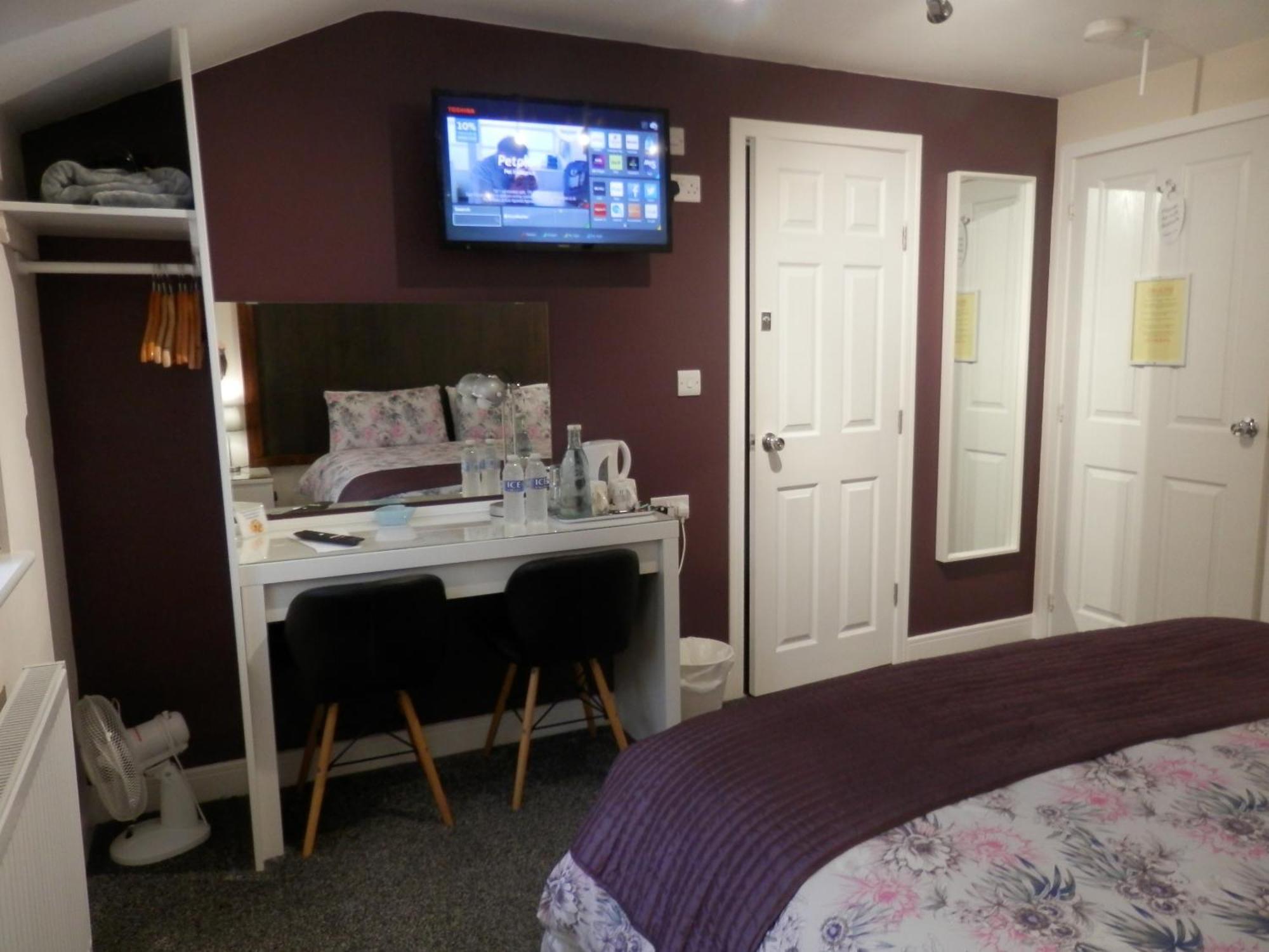 Bed and Breakfast Middle House Ковентри Номер фото